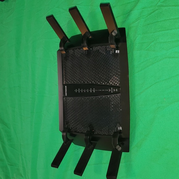 Netgear Nighthawk X6 AC3200 Tri-Band WiFi Router Model R8000 - Picture 6 of 6